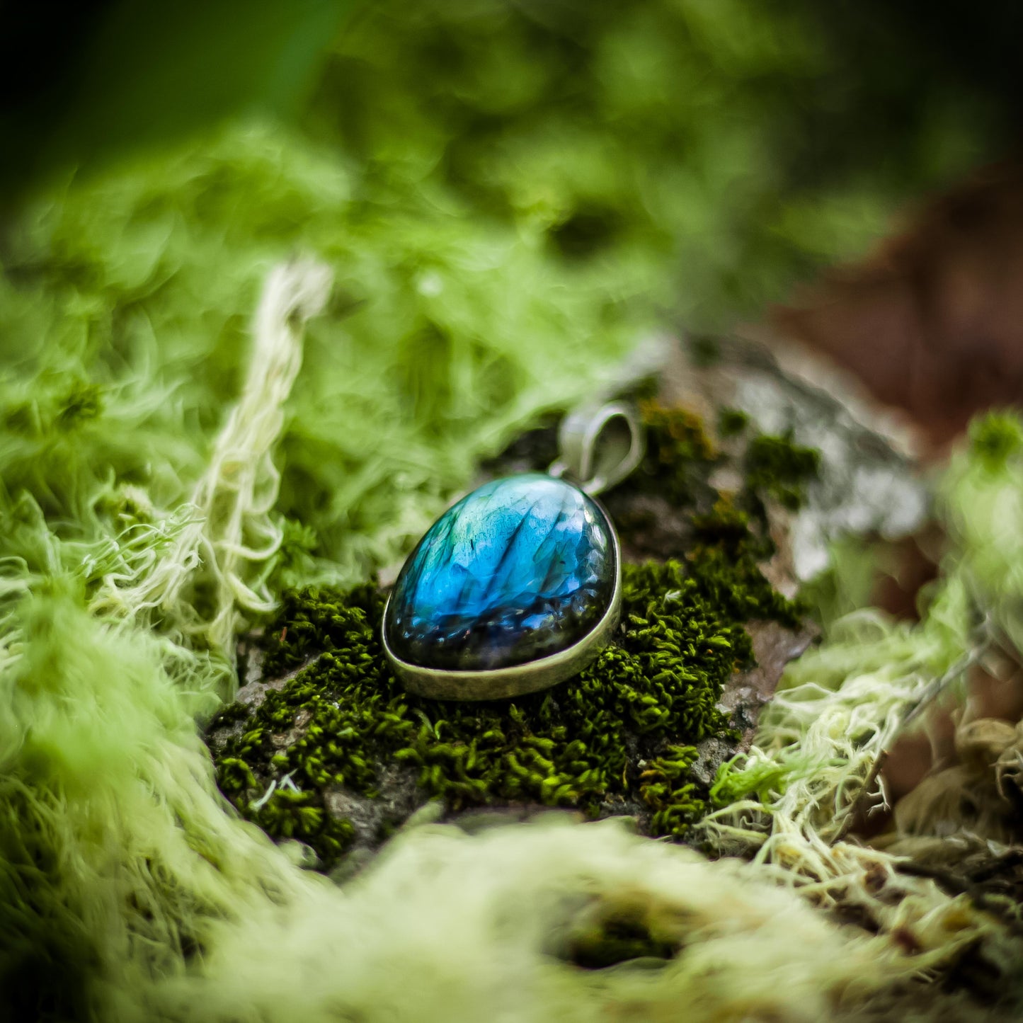 Labradorite Silver Pendant