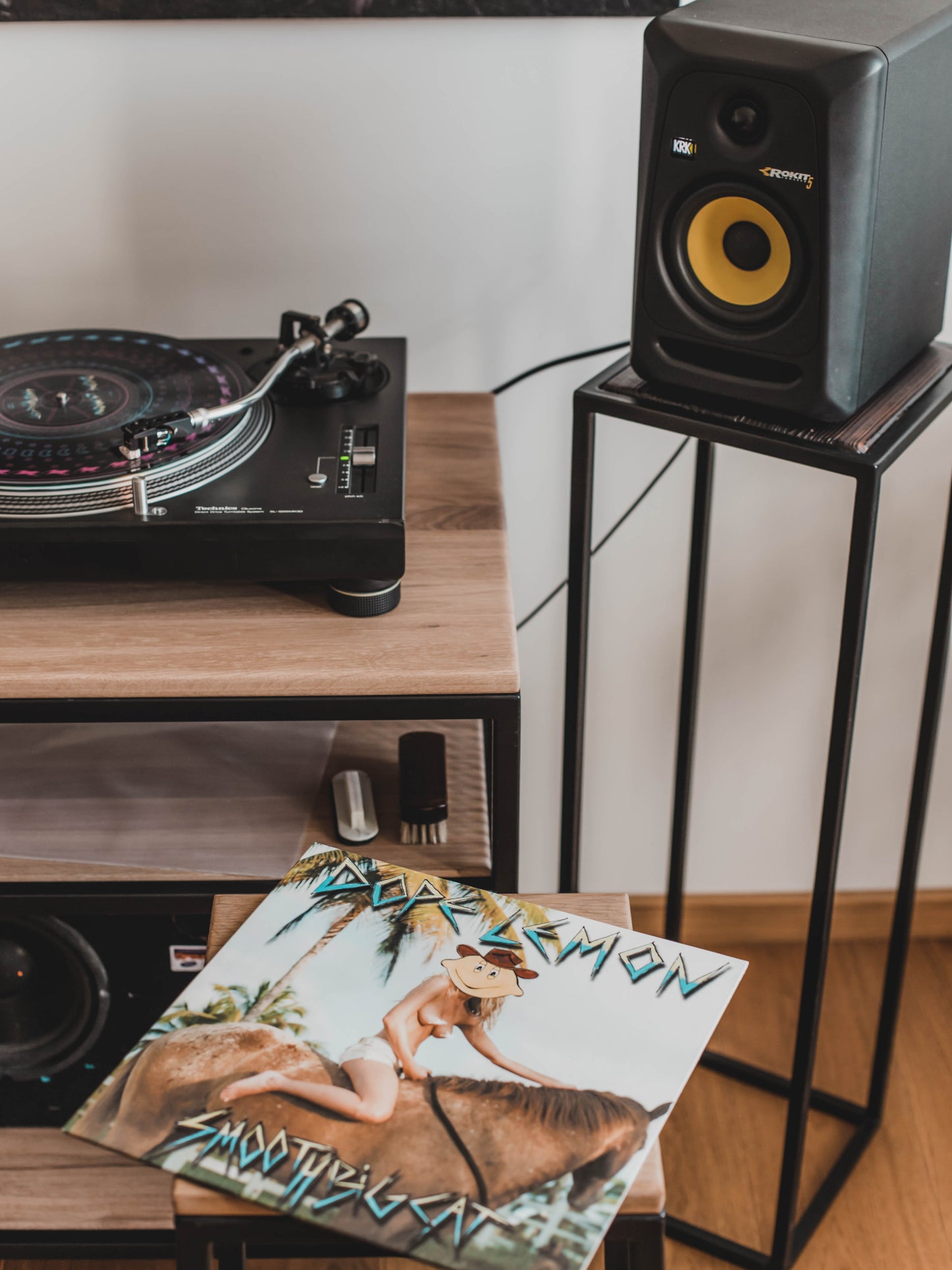 Stereometric DJ table for Vinyl Turntabl