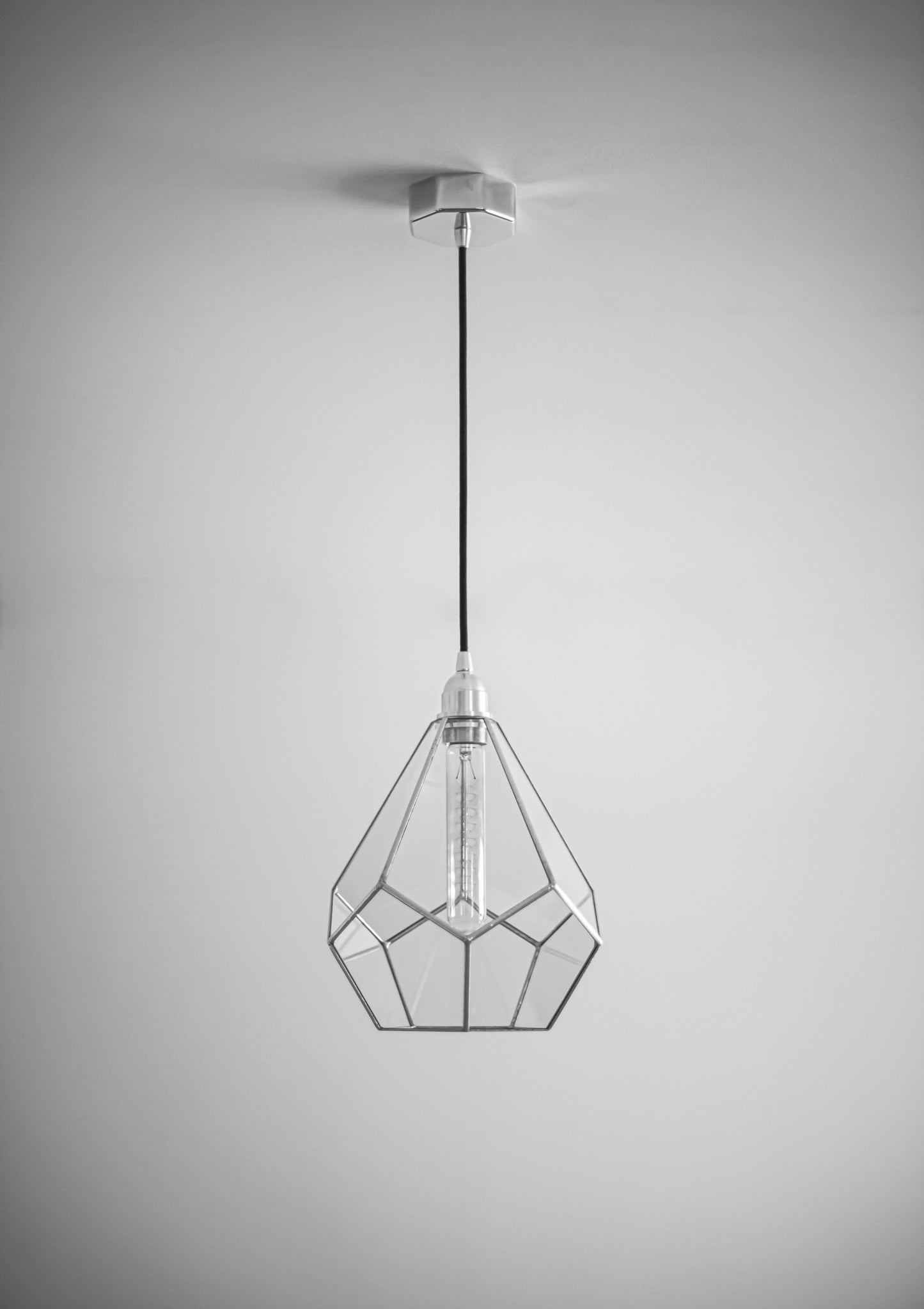 Люстра из геометрического стекла с остроконечным додекаэдром