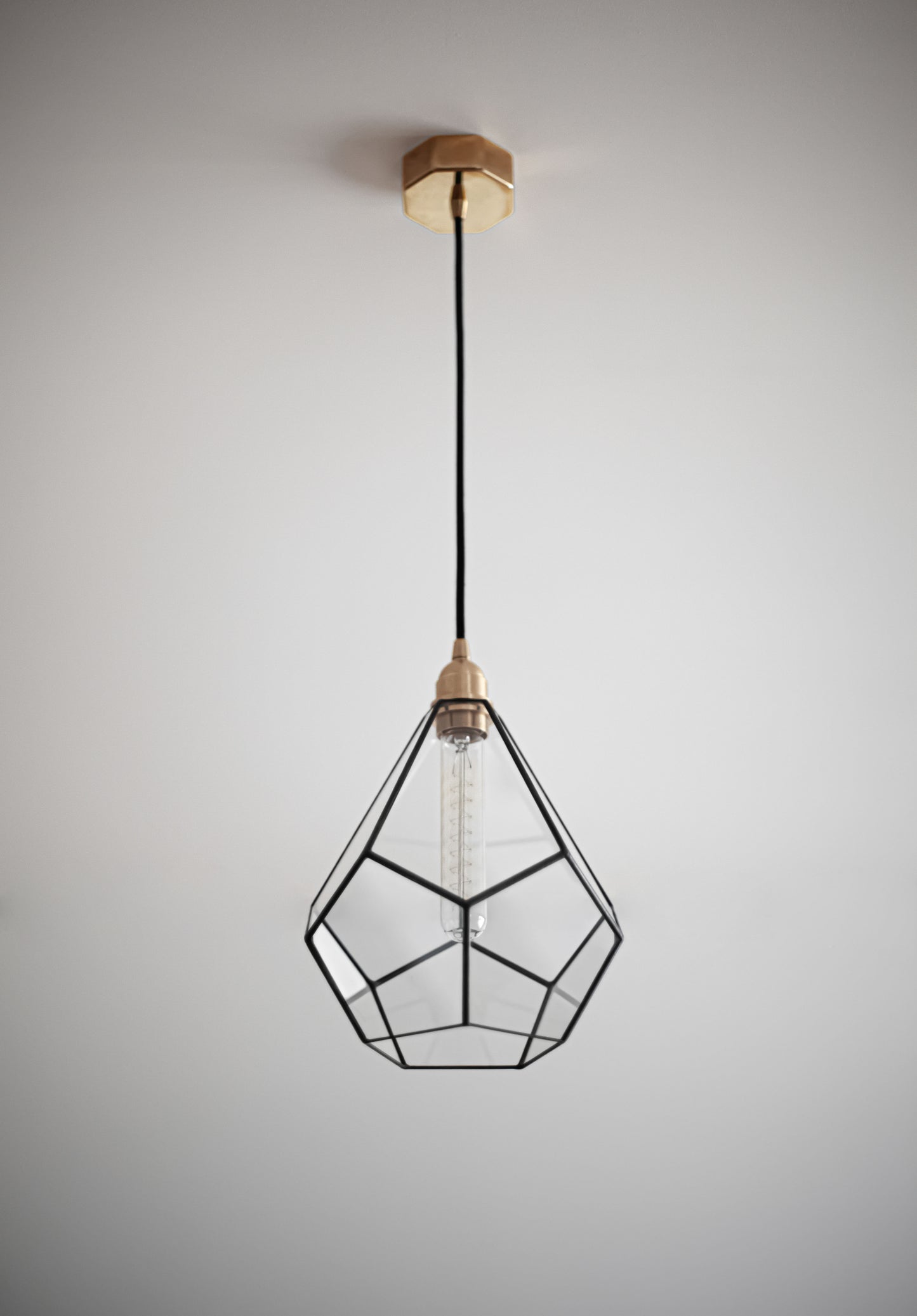 Люстра из геометрического стекла с остроконечным додекаэдром