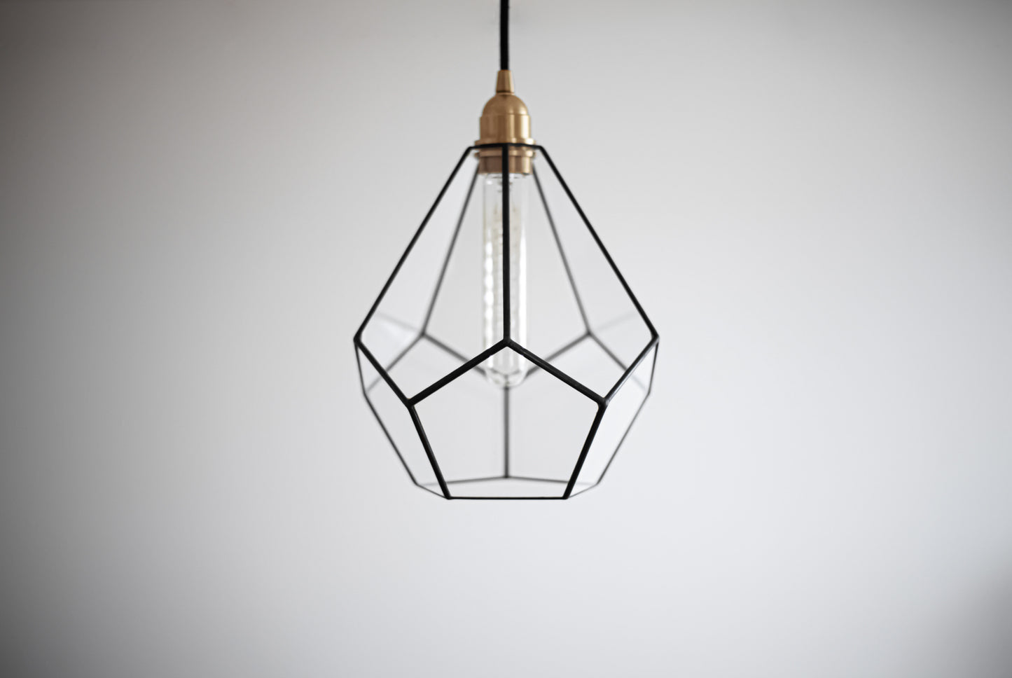 Люстра из геометрического стекла с остроконечным додекаэдром