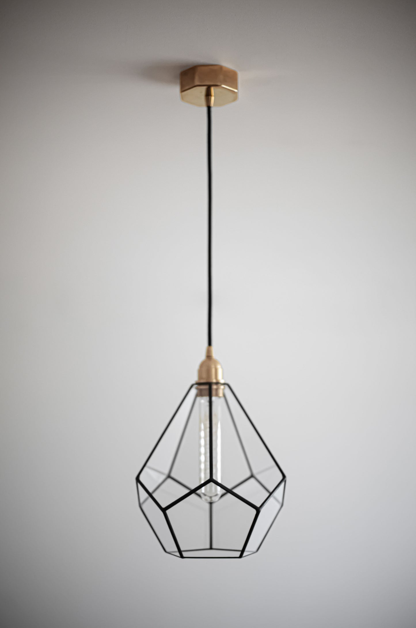 Люстра из геометрического стекла с остроконечным додекаэдром