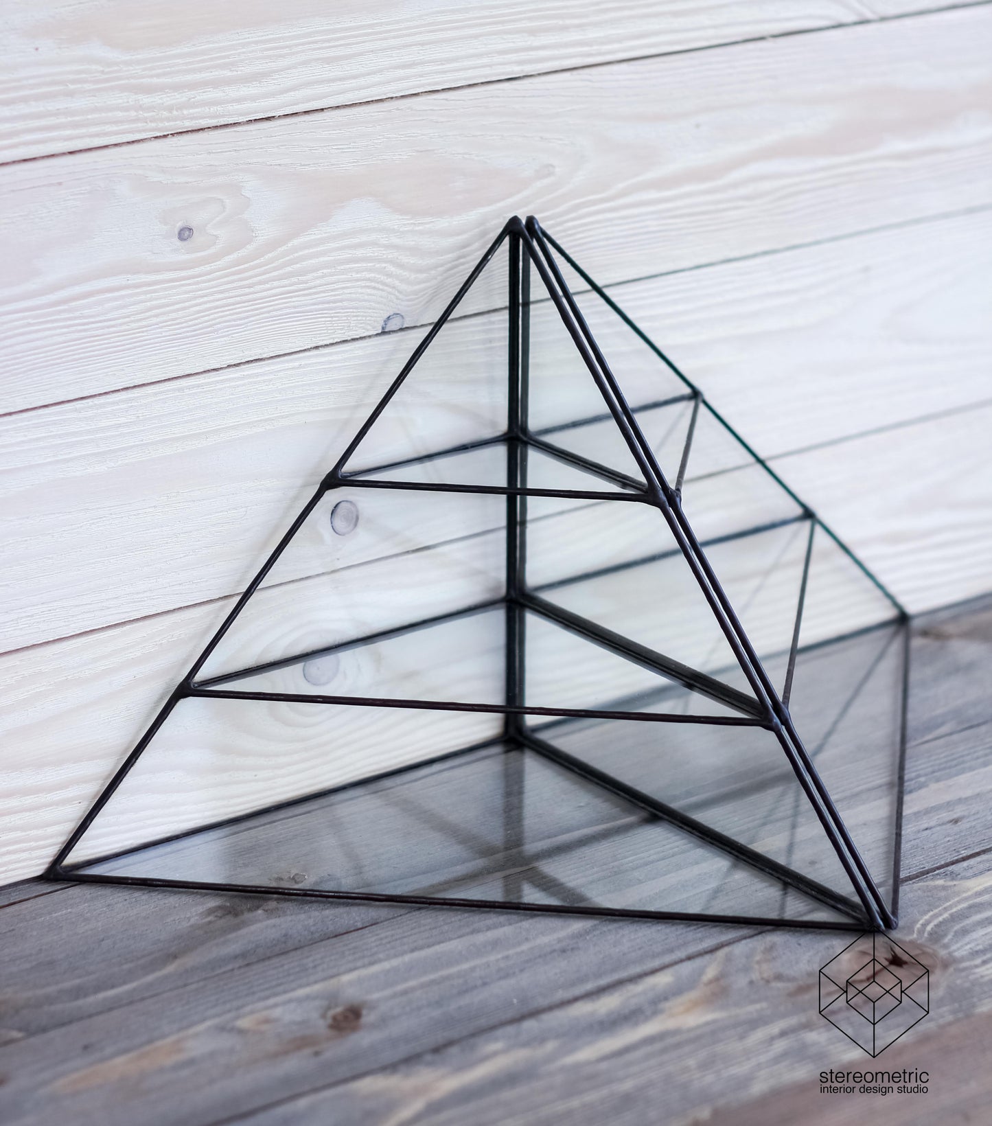 1/4 Pyramid Jewelry Rack